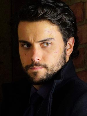 Джек Фалахи в роли Коннора Уолша